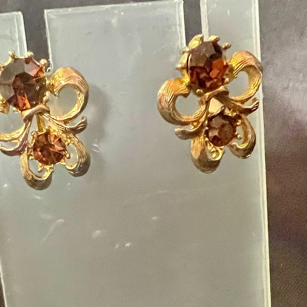 Vintage 1960s Gold Clip-On Earrings Copper‎ Orange Rhinestone Scroll Pat Pending